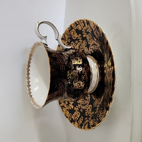 Elizabethan Staffordshire teacup and saucer, Fine Bone China Made in England - Picture 4 of 7